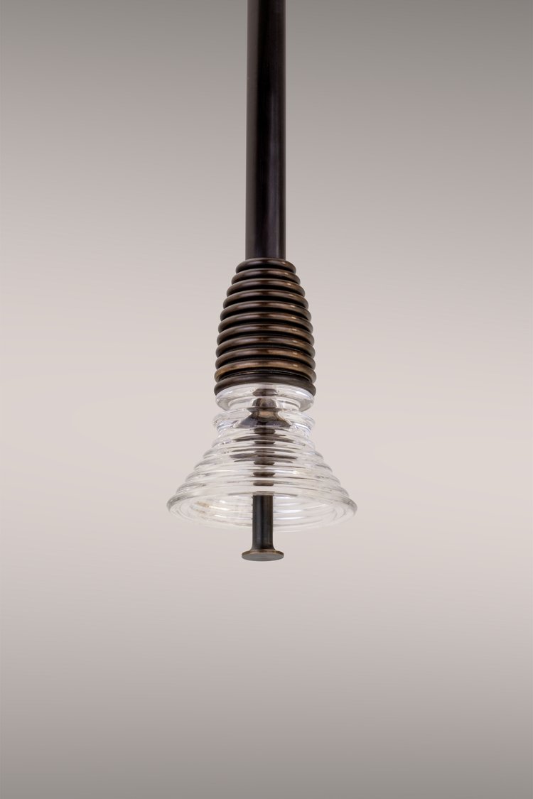 Pendant light in clear glass.