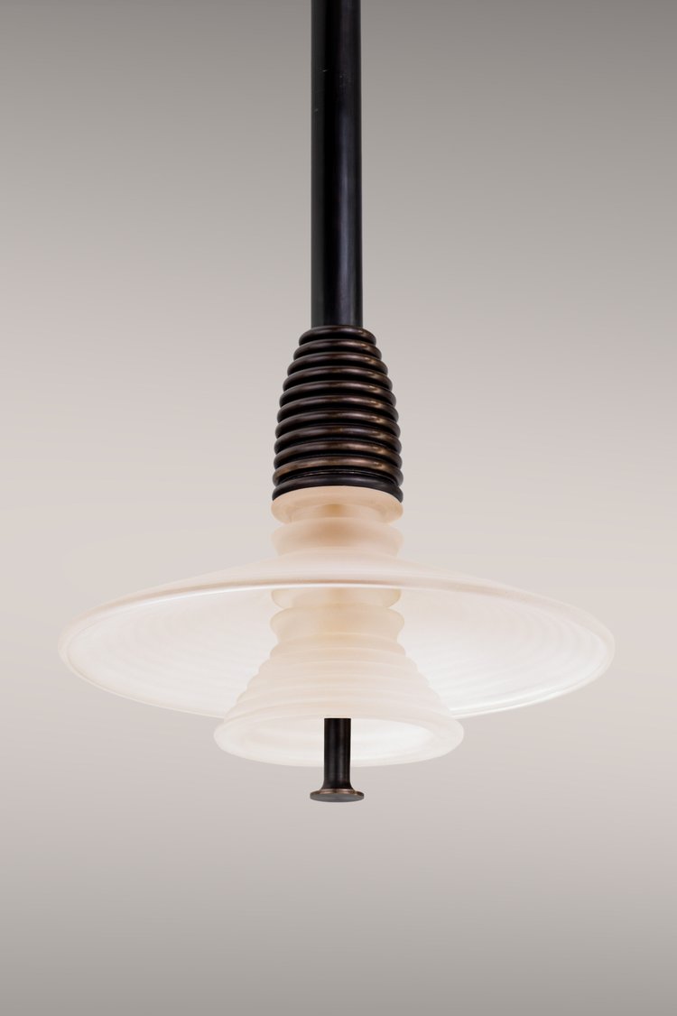 Pendant light in frosted glass.