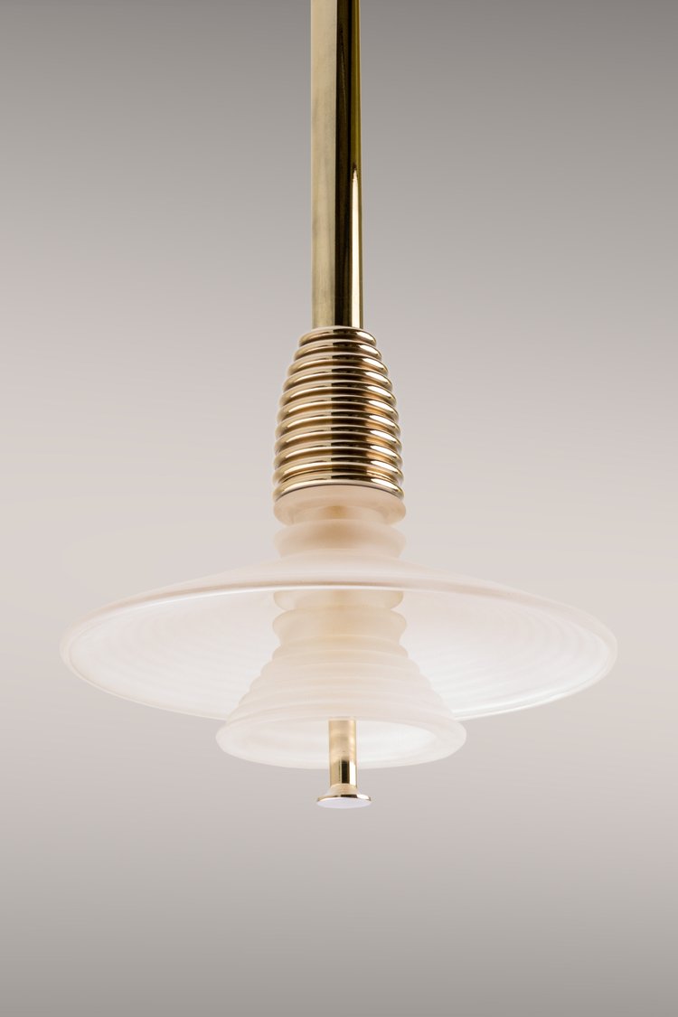 Pendant light in frosted glass.