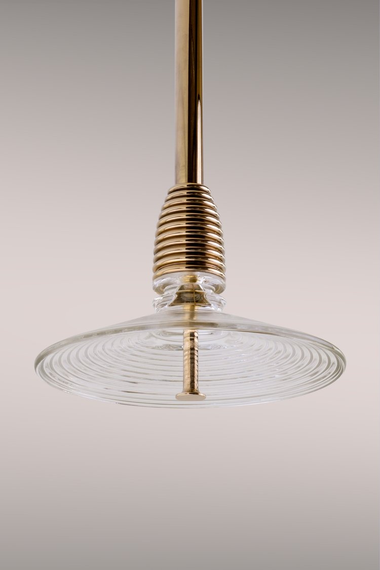 Pendant light in polished brass and clear glass